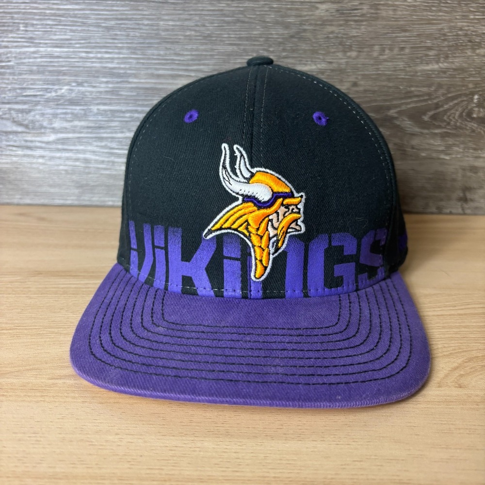 Minnesota Vikings Hat Cap Fitted S/M Purple NFL Football Sideline Mens Reebok